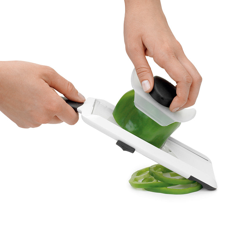 Slice Smarter: Multifunction Handheld Mandoline